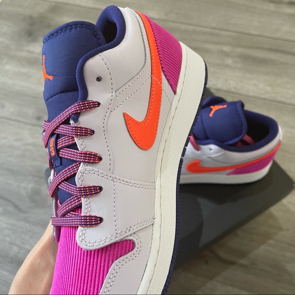 💜💕Air Jordan 1 Low GS 🍇 Barely Grape 💕💜 - Picture 3 of 8